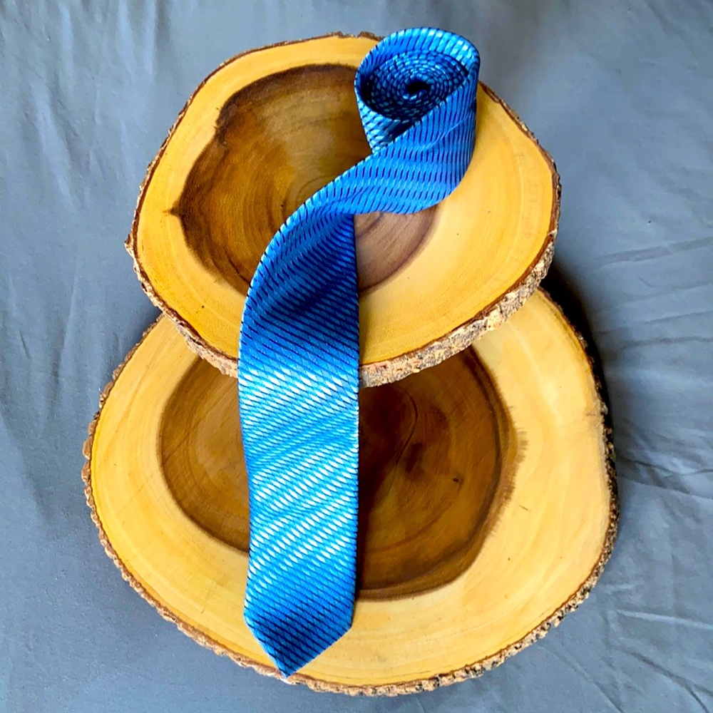 BLUE DIAGONAL PATTERN TIE